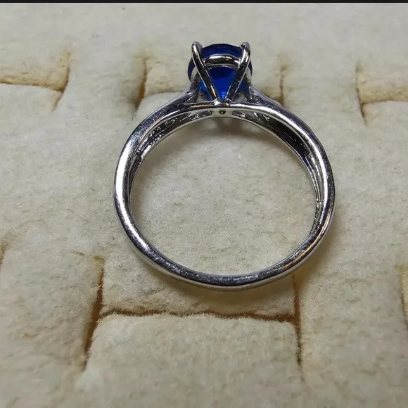 BEAUTIFUL VINTAGE SILVER TONE BLUE RHINESTONE RING SIZE 8 - Picture 4 of 6